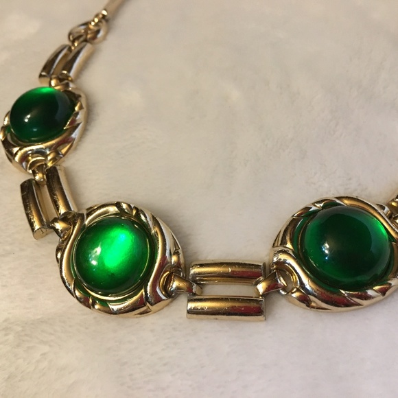 Jewelry - Stunning Green Glass necklace from Ireland